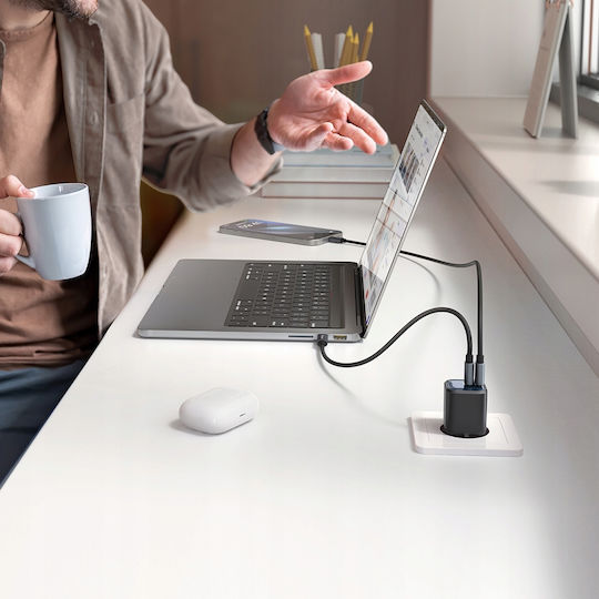 Mcdodo Încărcător Auto Cu Mufă De Brichetă 10.5W 2.1A Încărcare Rapidă Cu Porturi 1xUSB-A 2xUSB-C Culoare Neagră