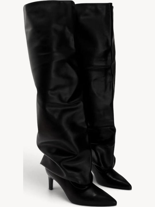 Schwarze Damenstiefel mit Falten und spitzem Abschluss