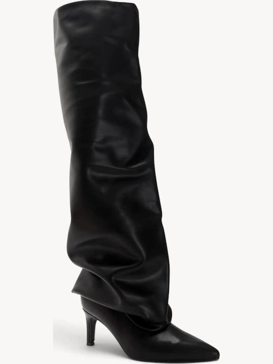 Schwarze Damenstiefel mit Falten und spitzem Abschluss