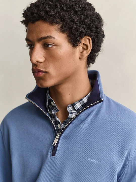 Blauer Pullover