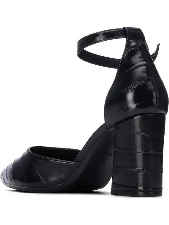 Pumps mit Riemen & Hochem Absatz in Schwarz