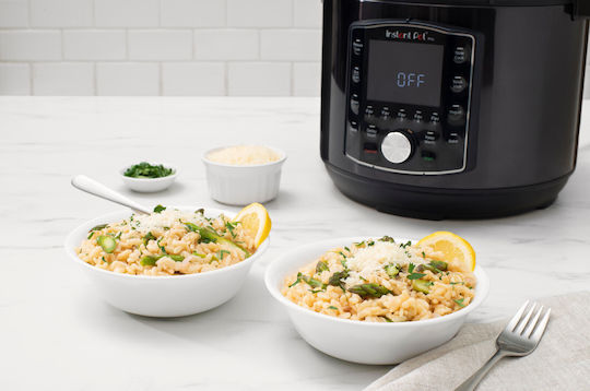 Instant Pot Pro 113-0057-01-EU Мултикукър 1400W с Капацитет 8лт Черен