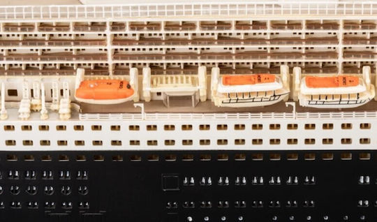 Revell 1:400 Queen Mary 2