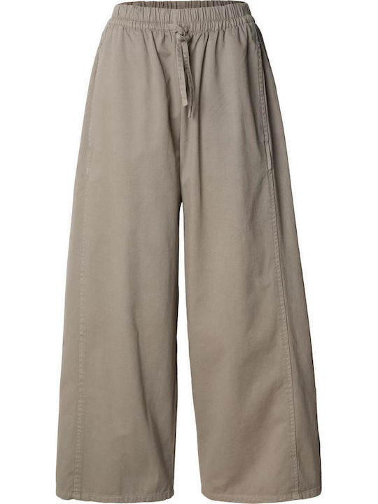 Women's Fabric Capri Trousers in Loose Fit Cloud