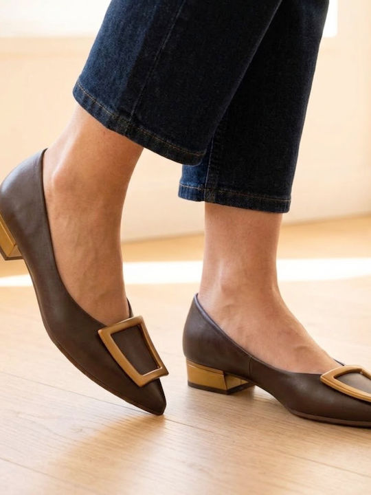 Braune Pumps aus Leder mit spitzer Zehenpartie