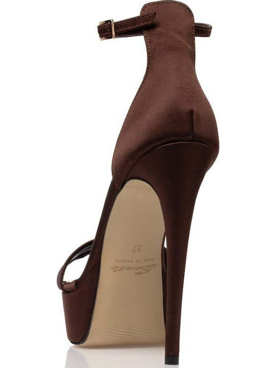 Braune Stoff-Sandalen