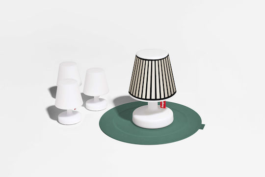 Fatboy Tischlampe mit schwarzem Lampenschirm und Fuß