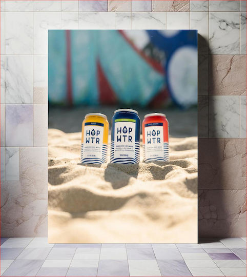 Hop Water Cans On Sandy Beach Δοχεία Νερού Λυκίσκου Στην Αμμώδη Παραλία