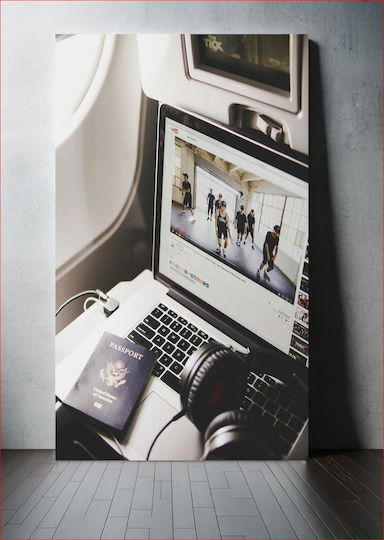 Watching Dance Video On Laptop During Travel Παρακολούθηση Βίντεο Χορού Σε Φορητό Υπολογιστή Κατά Τη Διάρκεια Του Ταξιδιού 1 Watching Dance Video On Laptop During Travel Παρακολούθηση Βίντεο Χορού Σε Φορητό Υπολογιστή Κατά Τη Διάρκεια Του Ταξιδιού 1
