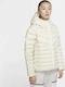 Nike Sportswear Κοντό Γυναικείο Puffer Μπουφάν Αντιανεμικό για Χειμώνα Μπεζ