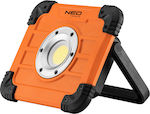 Neo Tools Arbeitsbeleuchtung Batterie LED mit einer Helligkeit von bis zu 500lm