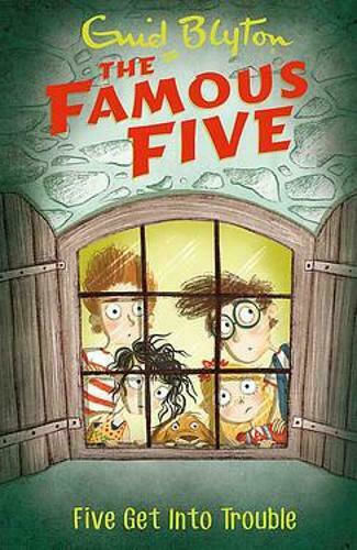 The Famous Five, 8: Five Get Into Trouble