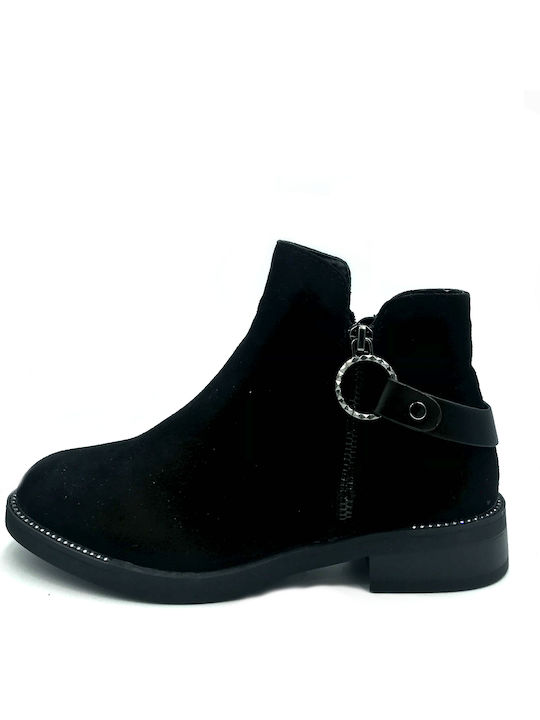 Suede boots in black color