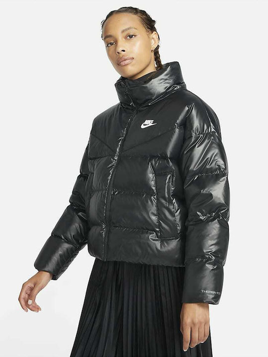 Nike Sportswear Therma Fit City Κοντό Γυναικείο Puffer Μπουφάν Αδιάβροχο για Χειμώνα Μαύρο