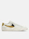 Nike Blazer Low 77 Se Sneakers Sail / Sanded Gold / Black / Vivid Green