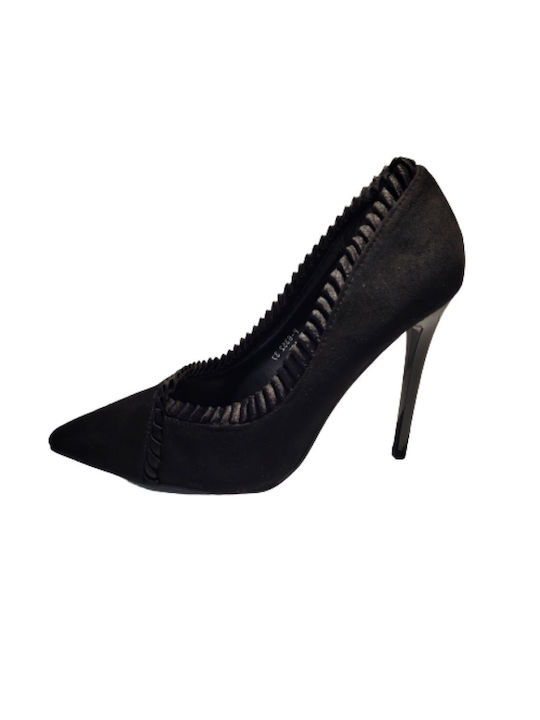 Women's suede pump with design