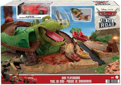 Mattel On the Road - Dino Playground Pista Mașinuțe Disney pentru 4++ Ani