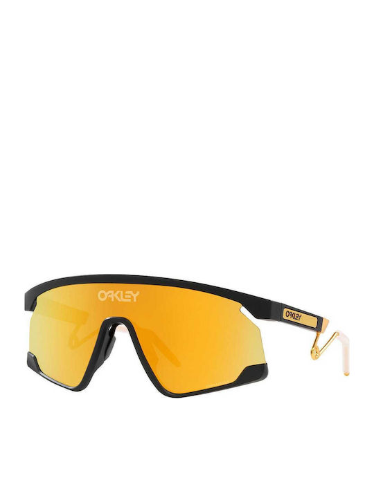 Oakley Мъжки Слънчеви Очила с Черна Рамка и Жълти Огледални Стъкла OO9237-01