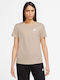 Nike Sportswear Club Essentials Damen Sport T-Shirt Sanddrift