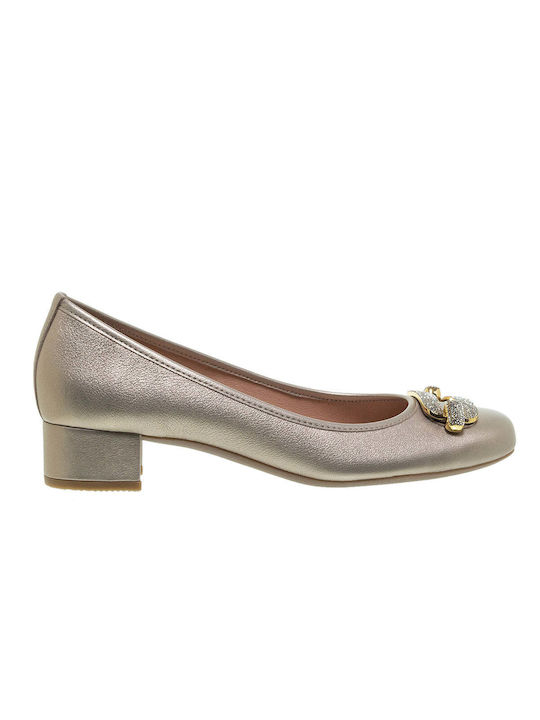 Mourtzi Leder Pumps mit flachem Absatz Goldene