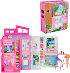 Barbie Neues Puppenhaus - Koffer, Set mit 4 Spielbereichen und 11 Dekorationszubehör (HRJ76)