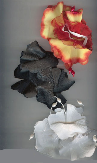 Shura-Stoffblume mit weißen Perlen - weiß