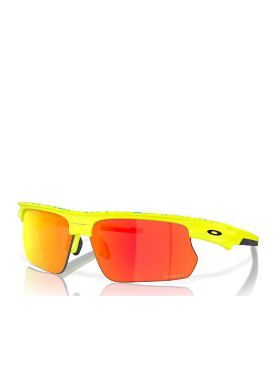 Oakley Men's Sunglasses with Yellow Plastic Fra...