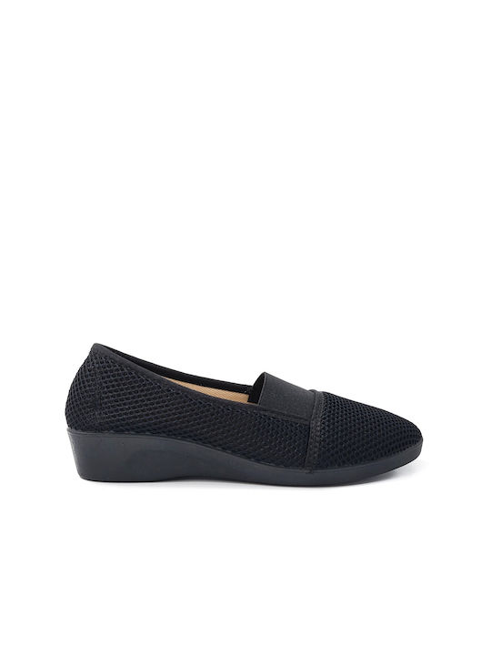 Medies Closed Women's Slippers in Black color