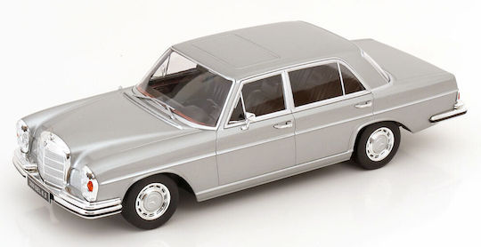 KK-Scale Mercedes-Benz Modellfigur Auto Silver im Maßstab 1:18