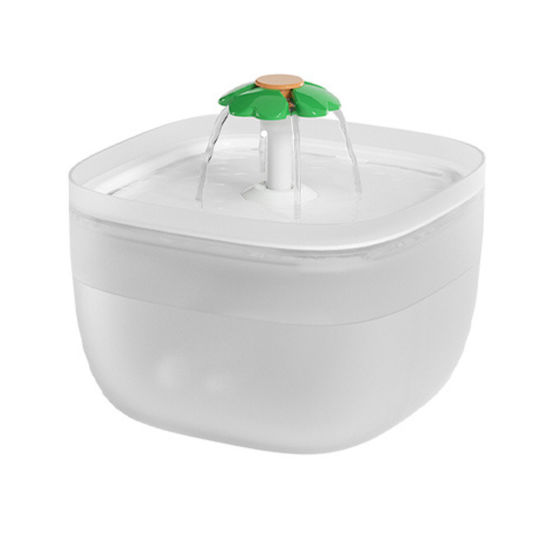 Pet Interest Water Automatic Waterer / Fountain made of Propylene for Dog & Cat 2lt in White Color