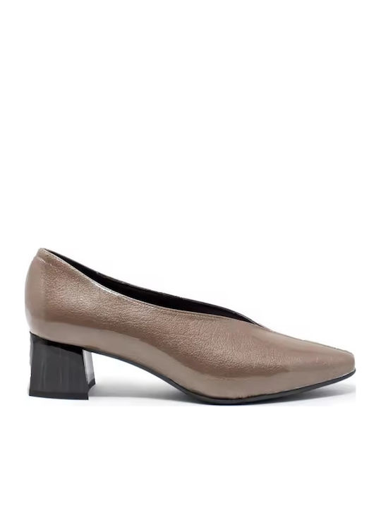 Leder Pumps mit flachem Absatz Beige