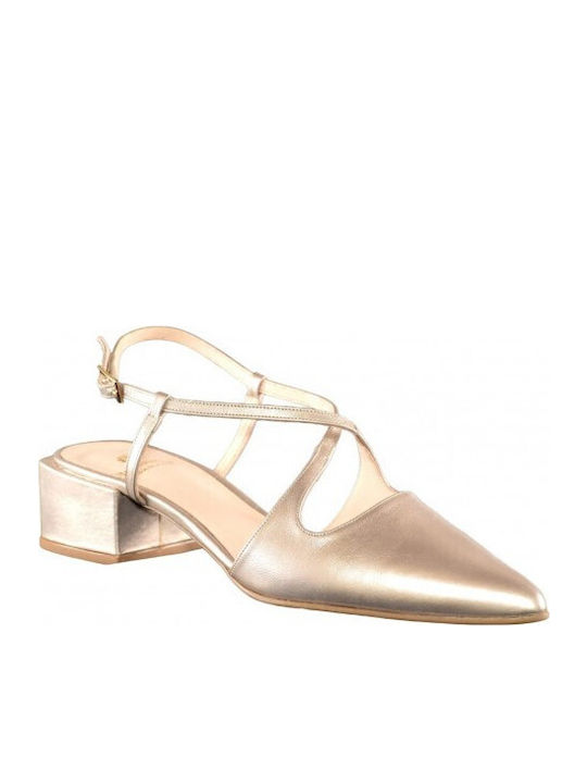Pumps mit flachem Absatz Beige