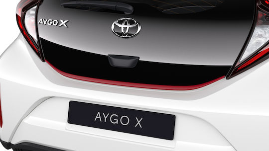 Toyota Genuine Dekoratives Heck-Back-Tabu Automobilkofferraum Rot Aygo X 22'