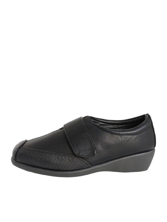 Women's Moccasins in Black Color