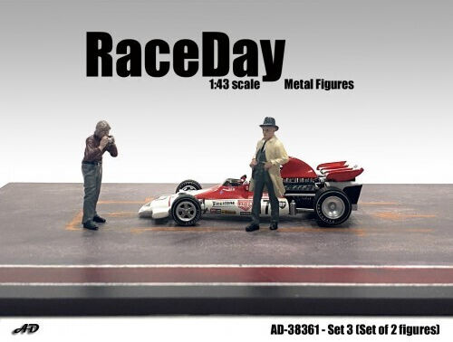 Set 2 Figurine Race Day Set #3 1:43 American Diorama