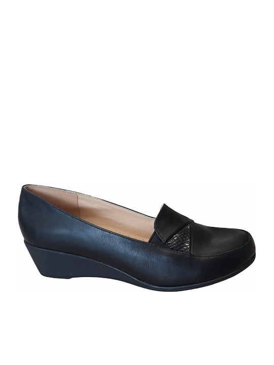 Women's Moccasins in Black Color