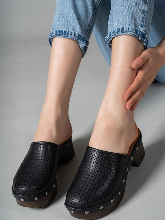 Leather Mules with Heel in Black Color