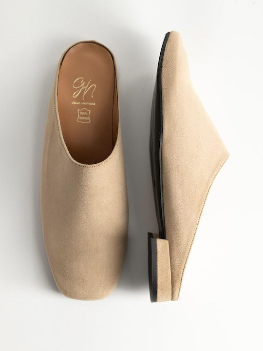 Bozikis Gin Flach Wildleder Mules in Beige Farbe