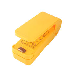 Mini Battery-powered Bag Sealing Machine Alista Home Heat Sealing Magnetic Back Portable 9.7x3 Cm Yellow