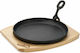 Tavă Rotundă De Servire 22 Cm Din Fontă Pură Echipată Cu Mâner Detasabil Suport Din Lemn Heinner Dcn65353