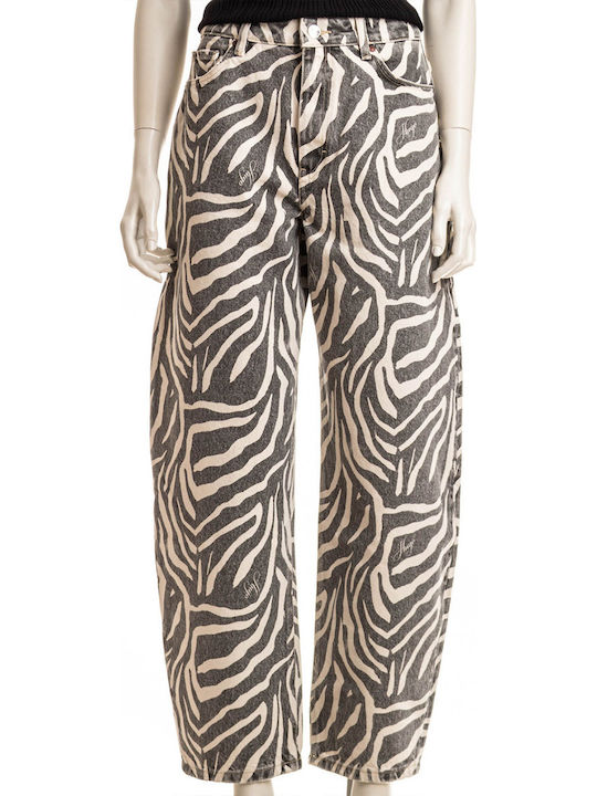 Women's Jean Pants in Tapered Leg Style