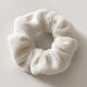 Scrunchie Pentru Păr Din Minky Pufoasă Delicată Albă
