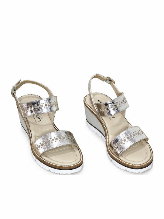 Donna Soft Summer Women's Gold Platforms