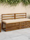 Zweisitziges Outdoor-Sofa aus Paletten mit Kissen